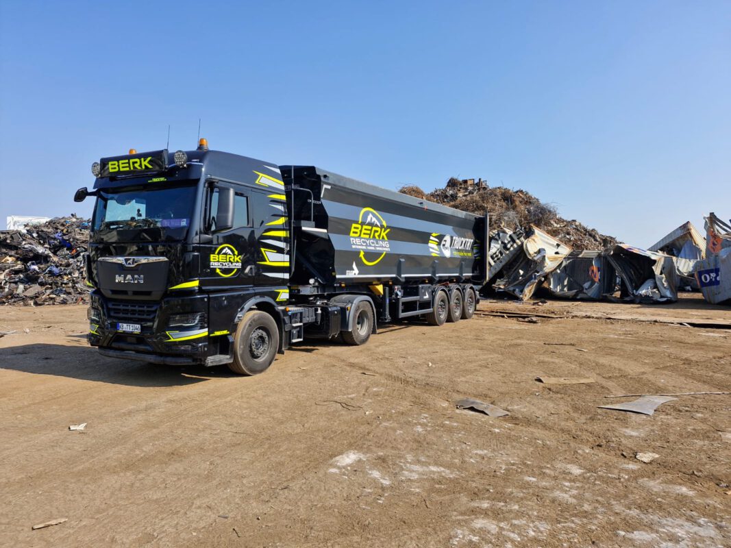 Mercedes Actros Stahlkipper von BERK Recycling